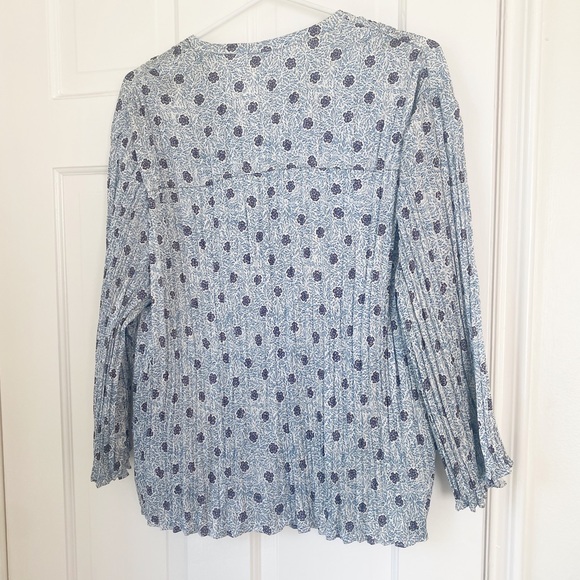 Vince Pullover Crinkle Floral Blouse - Picture 4 of 7